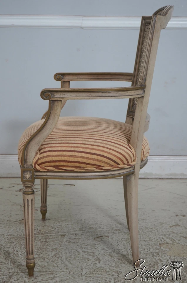 70564: Par de sillones italianos con acabado pintado con respaldo de caña Foto 3 de 4