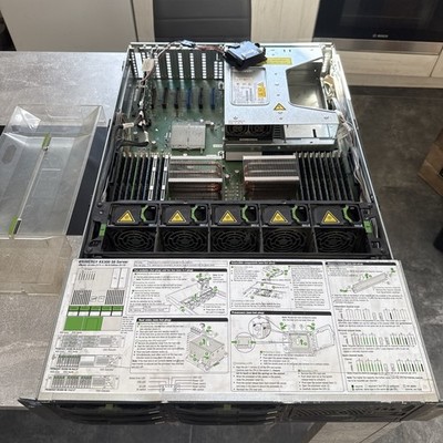 Fujitsu PRIMERGY Server   2× Xeon   ~90 GB ECC RAM   ohne HDD   inkl. Caddies