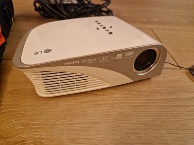 LG HS201G Kompakter LED-Beamer DLP Projektor mit Tasche USB Hdmi