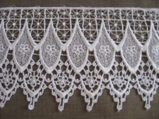 9 1/2 YDS SCALLOPED LAYER WHITE RAYON VENISE LACE