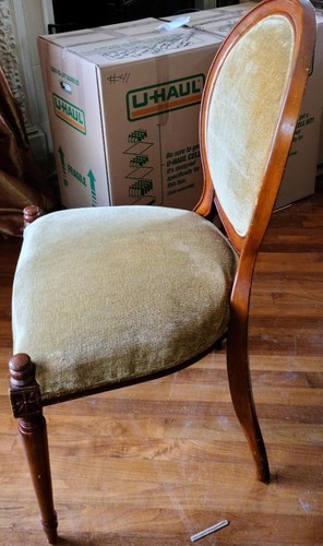 Hermosa silla lateral de comedor de madera maciza tapizada Bombay - en muy buen estado - hermoso estilo - Imagen 4 de 10