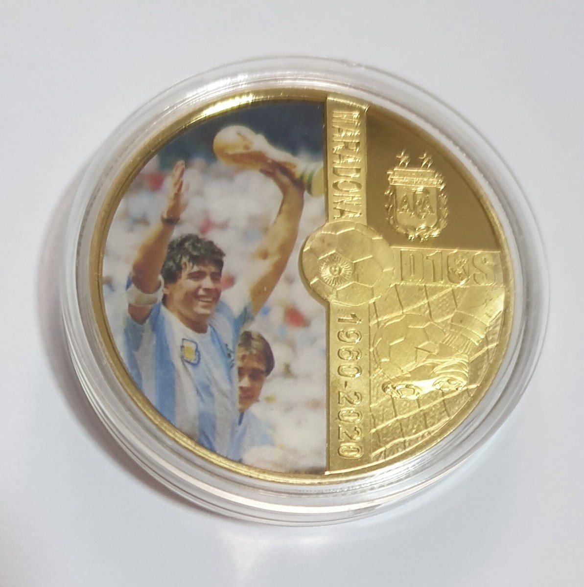 LOT 2 MONETA CELEBRATIVA MARADONA ARGENTIAN PELE' Pelé BRASIL + pin + flag