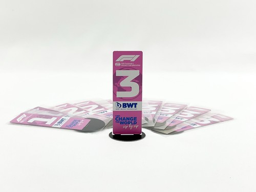 BWT Pink Metal P3 Place 1:18 Pit Board Formula 1 F1 2020 & 2021 & 2022 Season - 第 1/1 張圖片