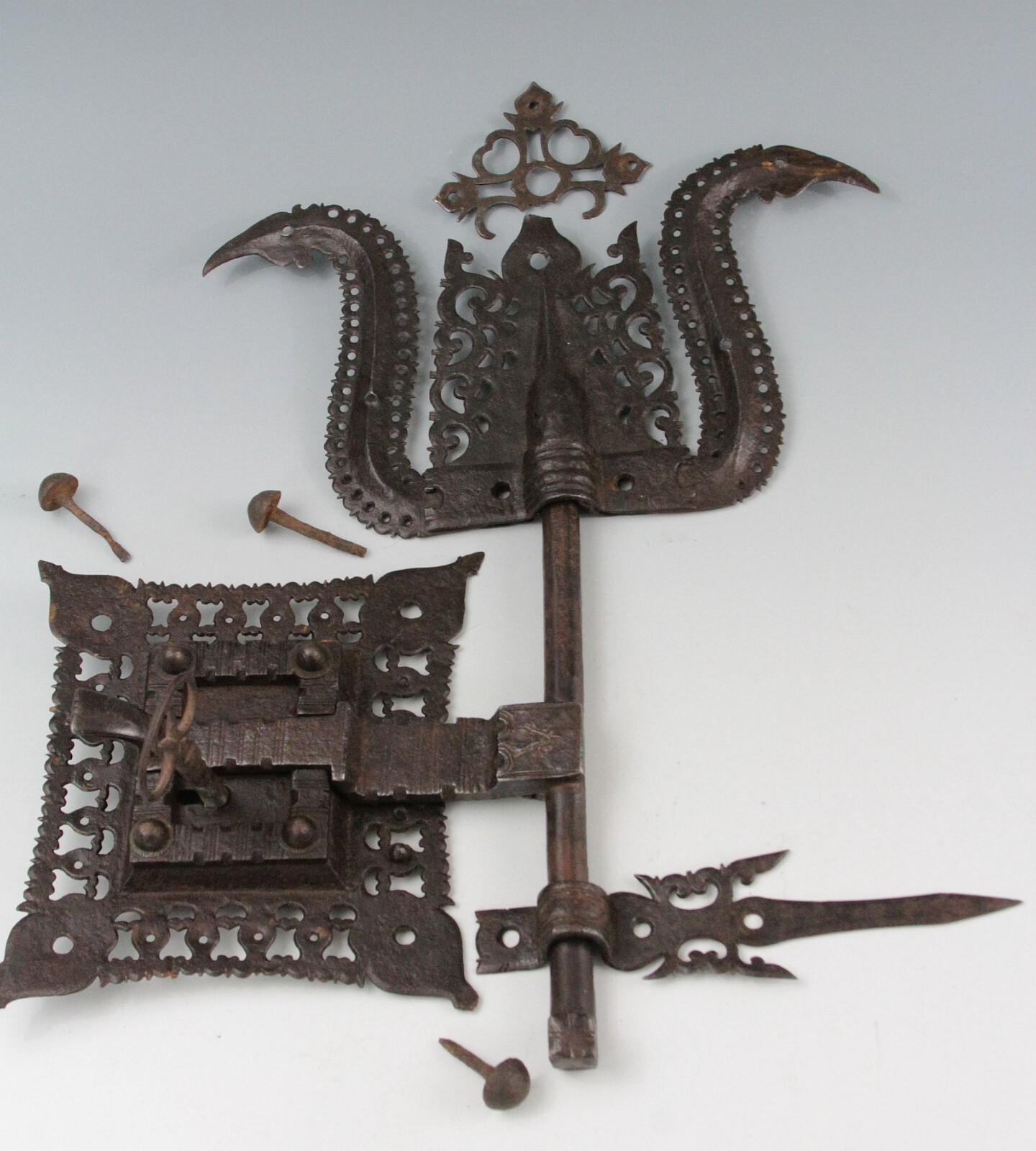 antique, 17th  18th C hand forged Iron Door Lock, early / old Manichitrathazu