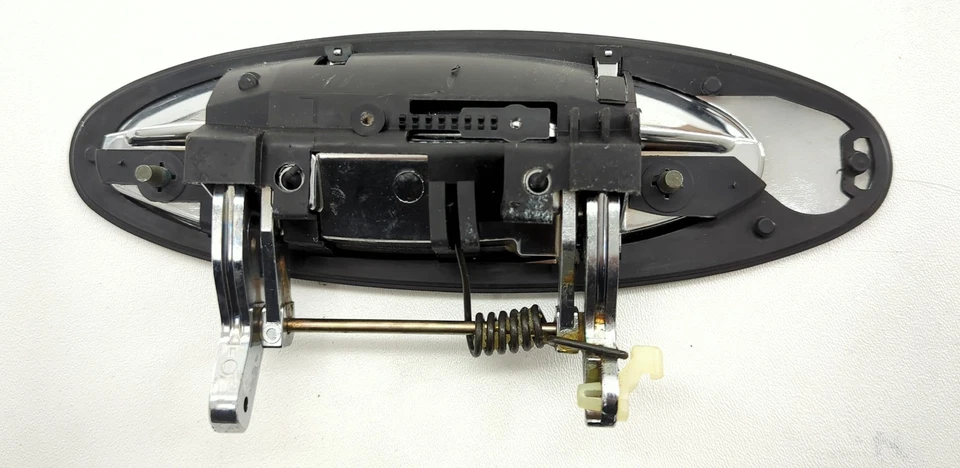 Nueva manija de puerta trasera izquierda genuina OEM 1994-1996 Infiniti Q45 82607-68U12 cromada Foto 3 de 4