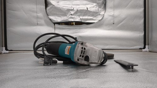 Makita 4-1/2" Winkelschleifer 7,5 Amp 11.000 U/min mit Diamanttrennscheibe Modell 9557nbx - Bild 4 von 7