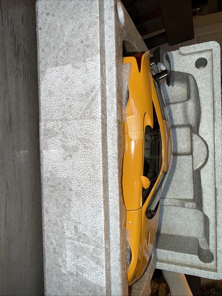 Autoart Lexus LFA 1:18 ORANGE Nurburgring Limited Edition RAREST - Image 2 of 4