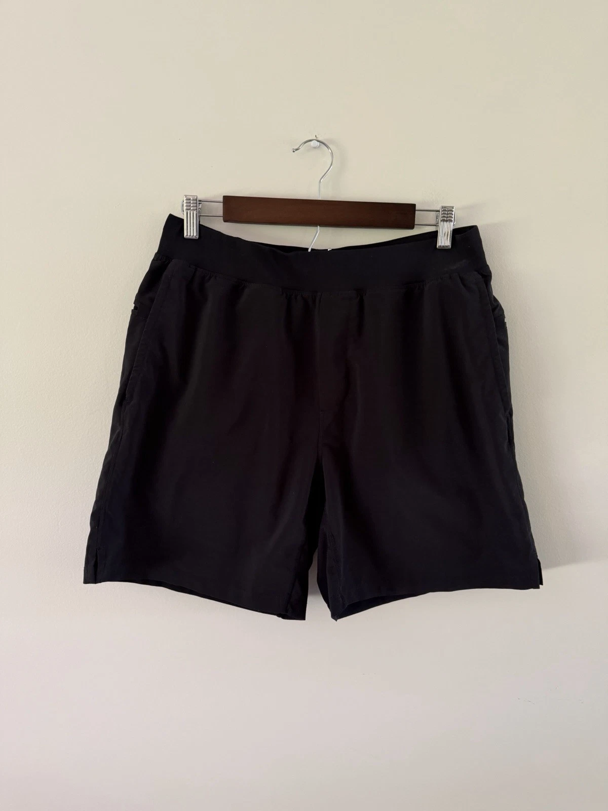 Fabletics Black 7” Inseam Active Workout Gym Neutral Casual Shorts Mens Medium