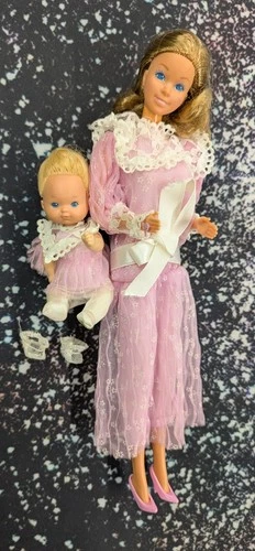 Vintage 1984 Barbie HEART FAMILY Mom and Baby Toddler Set Mattel