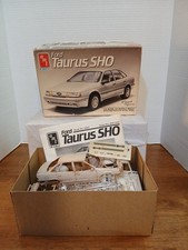 AMT ERTL 1:25 Scale Plastic Model Kit FORD TA...