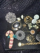 Lot Of Miscellaneous Brooches/pins/earrjngs/pendants/chain For Parts Or Not 4-11