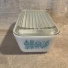 Pyrex Amish Butter Print Refrigerator Dish 502 w/lid Turquoise Blue 1 1/2 Pt.