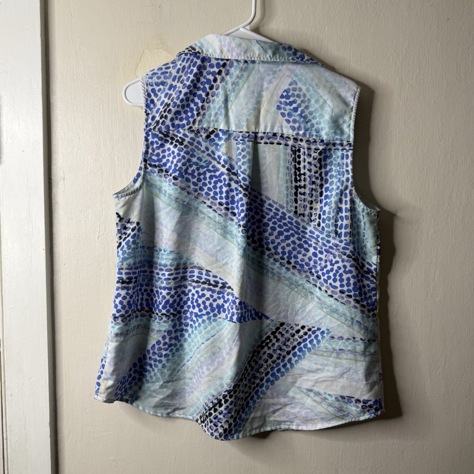 Chicos Blue Patterned Button Front Sleeveless Col… - image 4