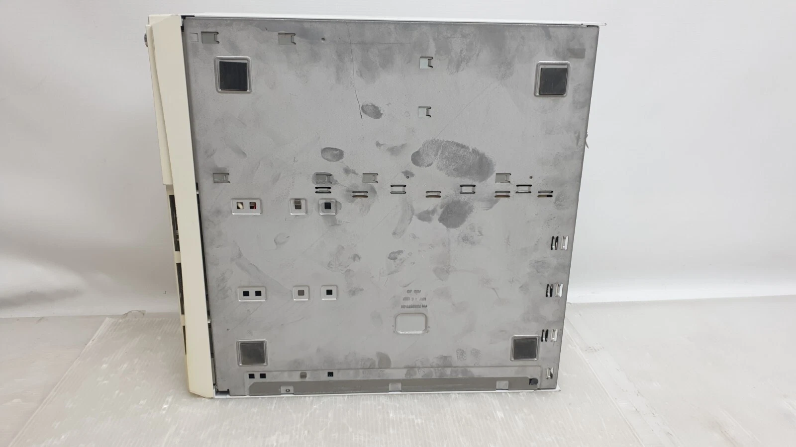 Underside of the Celebris FX 5133 metal chassis