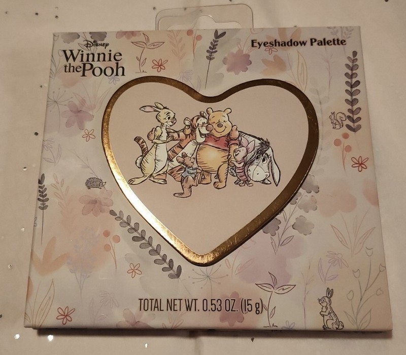 New Disney - Winnie The Pooh - 12 Heart Shaped Eyeshadows Palette With Mirror