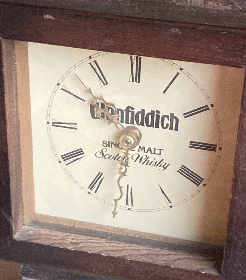 RARE Vintage Battery Operated Glenfiddich Scotch Wood Clock wDoor