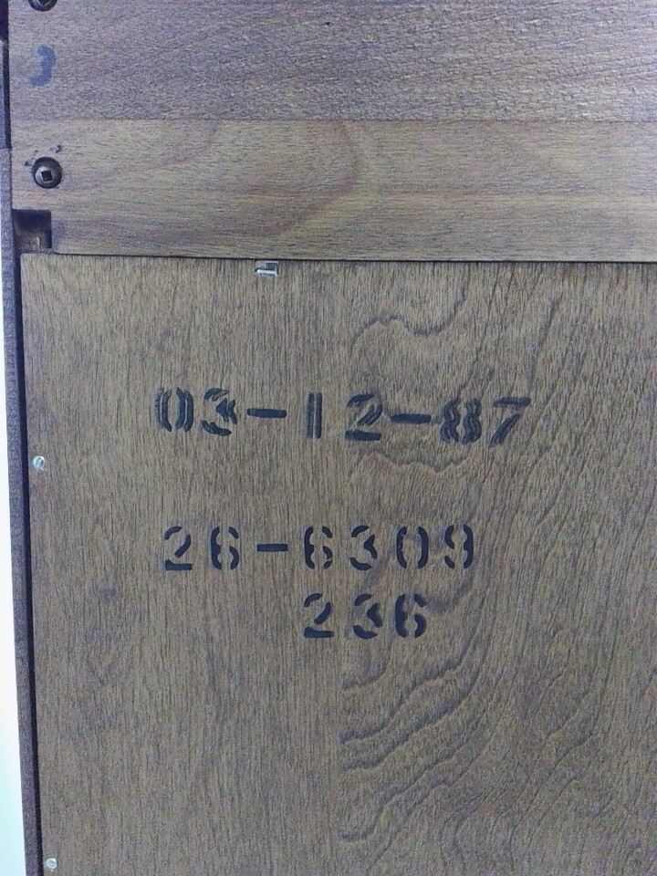 Ethan Allen French Country China Cabinet Hutch Breakfront  Antiqued Glass