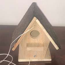 New hand crafted Hard Wood wren/chickadee bird house great gift for Mom