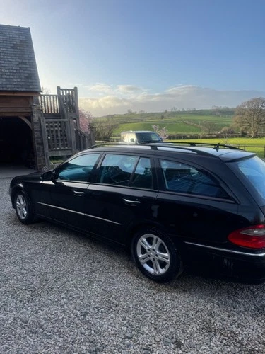 mercedes e220 estate - Picture 1 of 9