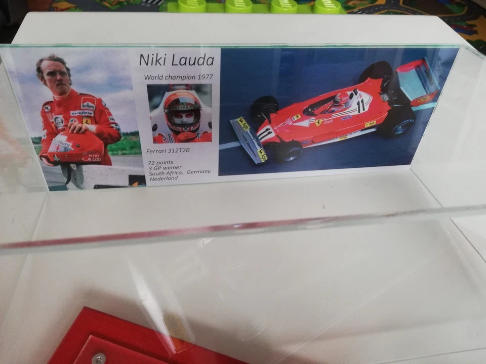 1:18 Ferrari 312 T2B Niki LAUDA campione 1977 confezione originale + vetrina - Immagine 4 di 4