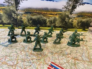 Lotto 12 Soldatini Atlantic 1/32 ‘ bersaglieri ‘ vari soggetti
