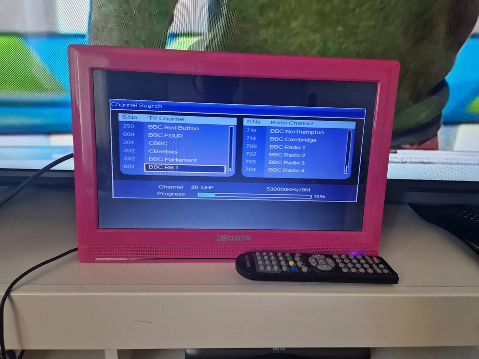 Small 12V /240V CURTIS LEDV1530UK-PINK 15" TV/DVD for CARAVAN OR CAMPING - Image 4 of 4