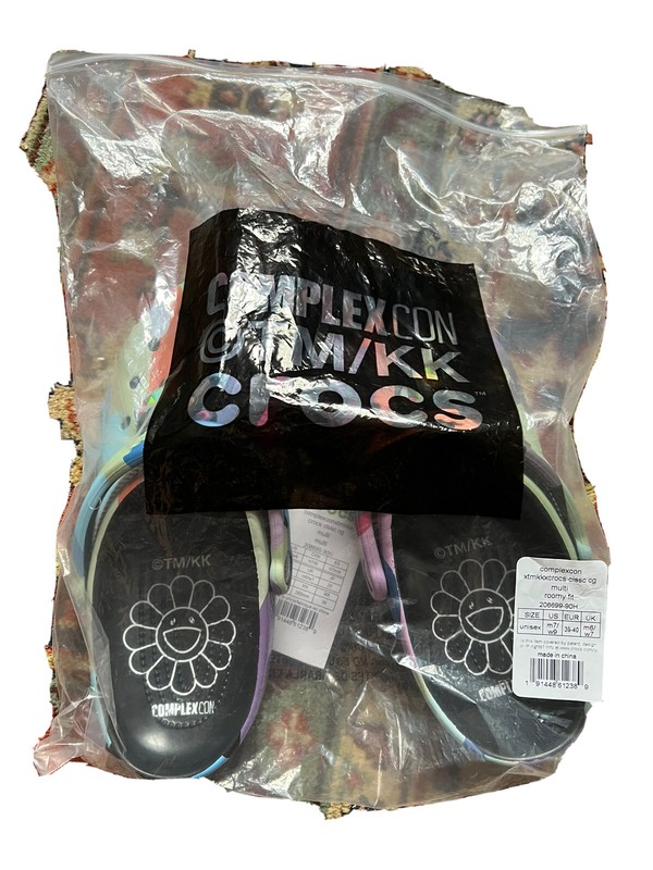 BNWT MURAKAMI CROCS MEN Size 7/WOMEN Size 9 WITH 20 NEW MURAKAMI CHARMS!