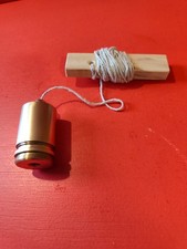 fil a plomb en laiton avec ficelle h 8cm poids 240grs