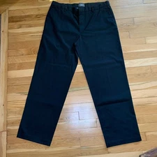 Dockers Chino Classic Fit Men's Size 38 x 32 Black Iron Free Khaki Cotton Blend