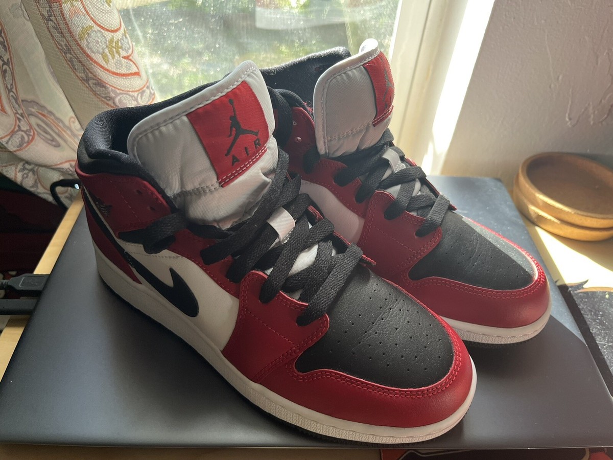 Nike Air Jordan 1 Mid Mens Chicago Black Toe Size  8.5 Gs  Red 554725-069 AIR JORDAN 1 MID (GS)  main image 3