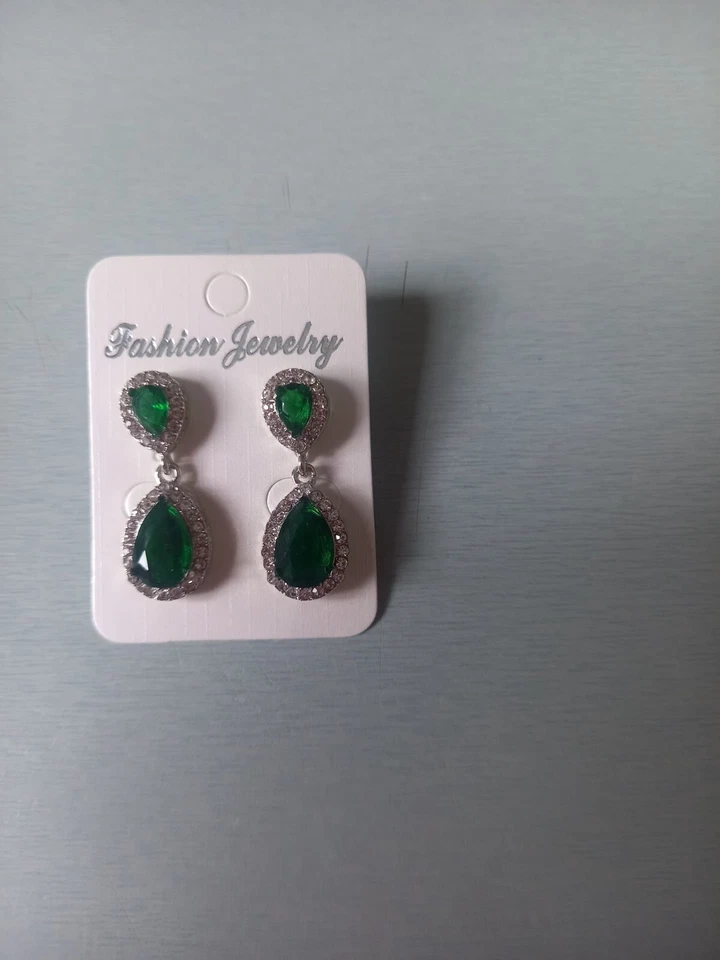 Boucles d'oreilles clous métal argenté pierre cristal verte & strass - Photo 1/1