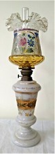 GRAND QUINQUÉ. OPALINE ET CRISTAL. DÉCORATION ÉMAILLÉE. ESPAGNE. XIXÈME SIÈCLE