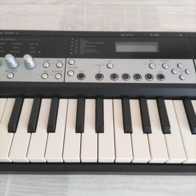 Korg Microstation 61 Keys Keyboard Synthesizer w/ soft case