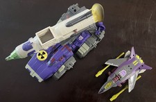 2004 TRANSFORMERS UNIVERSE ULTRA CLASS SOUNDWAVE WITH SPACE CASE COMPLETE