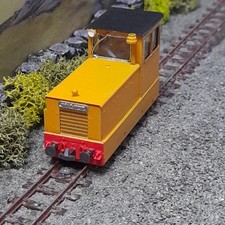 OO9/009 Baguley Drewry RNAD Diesel loco with buffers brand New KATO 109 YELLOW