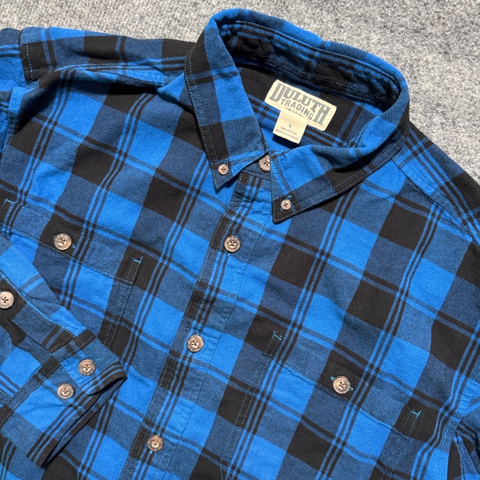 Duluth Trading Co. Mens Flannel Shirt Blue Black Plaid Button Up Long Sleeve