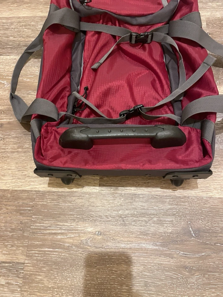 Bolsa de viaje Eddie Bauer Commuter de viaje con ruedas roja Foto 3 de 4