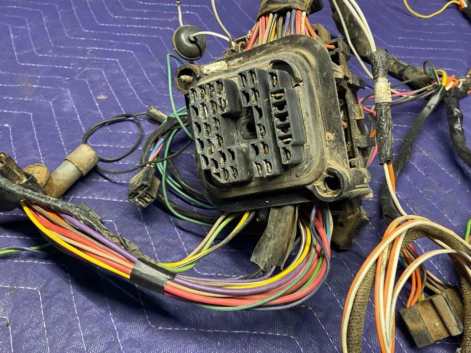 Arnés de cables interior para camioneta Chevy GMC 79-83 con CAJA DE FUSIBLES carrocería cuadrada 73-87 Foto 3 de 4