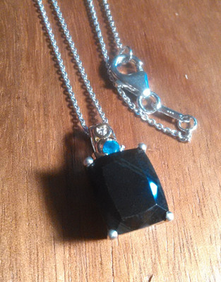 California schwarze Jade und Neon Apatit Sterlingsilber Anhänger Halskette