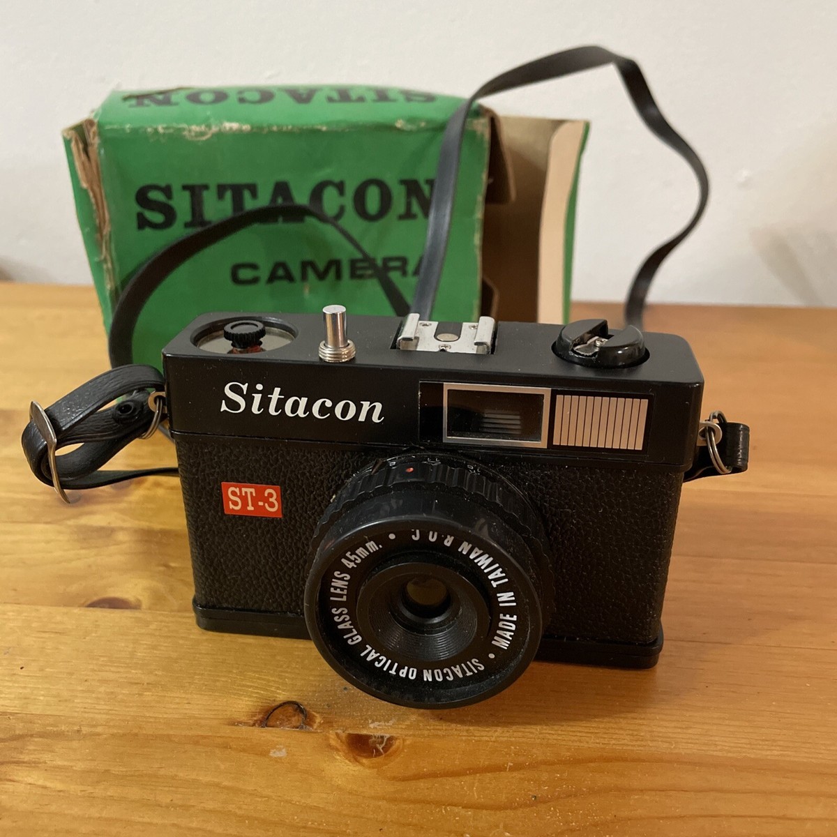 Vintage 35mm Sitacon ST-3 Film Camera W/ Shoulder Strap Taiwan 