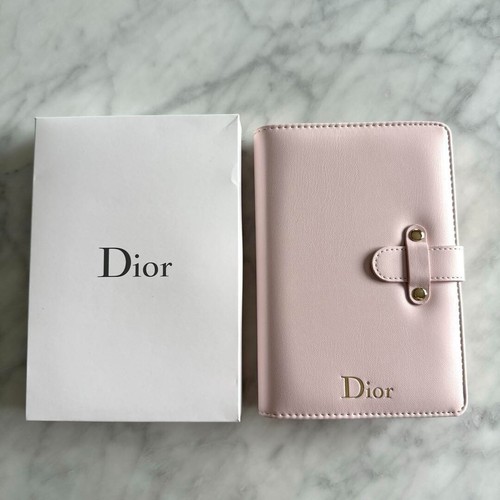 Libro tascabile Christian DiorMiss Dior novità - Foto 1 di 4
