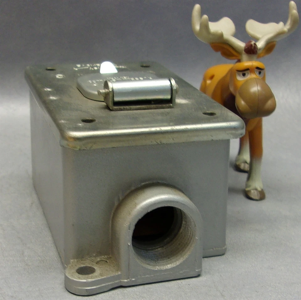 Caja receptáculo hembra a prueba de polvo R&S EVER-LOK 8753U1 20A 125V 2P3W enano Foto 4 de 4