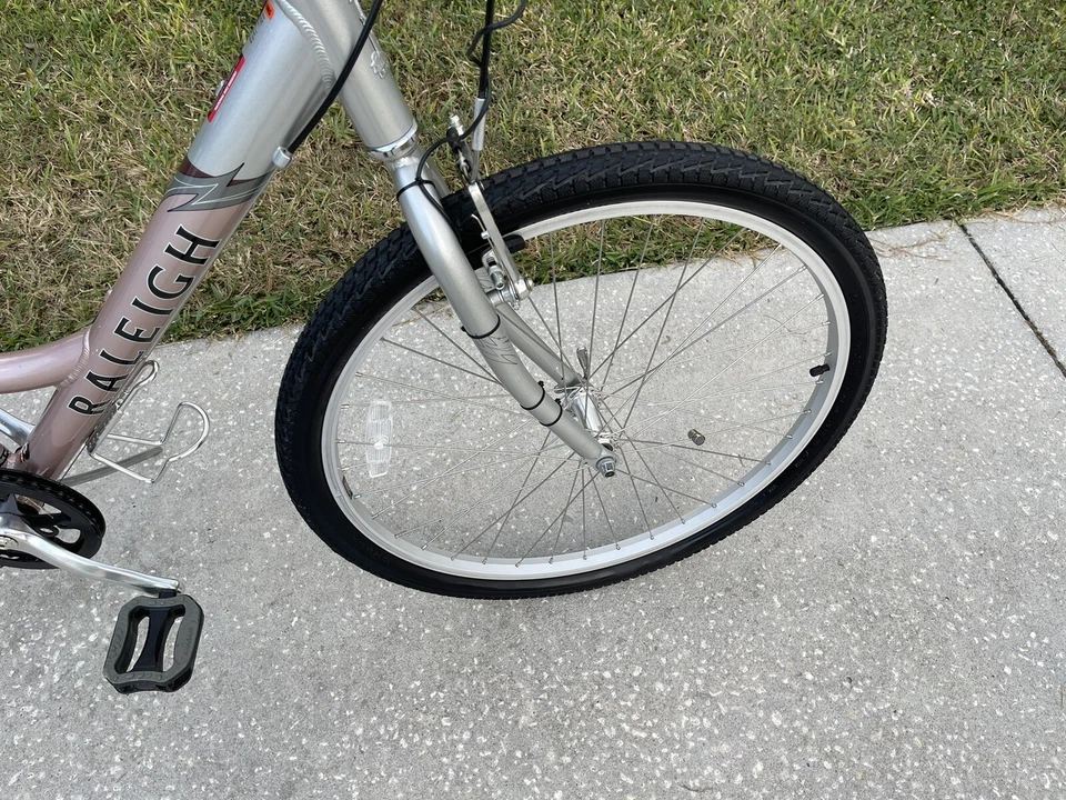 Bicicleta feminina Raleigh Venture montanha/híbrida 26 pneus rosa - Imagem 3 de 4