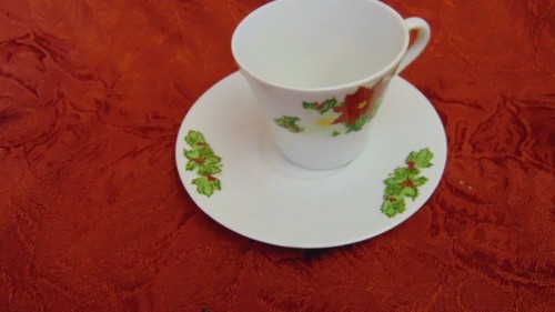 Inarco Demitasse Poinsetta cup & saucer MIJ