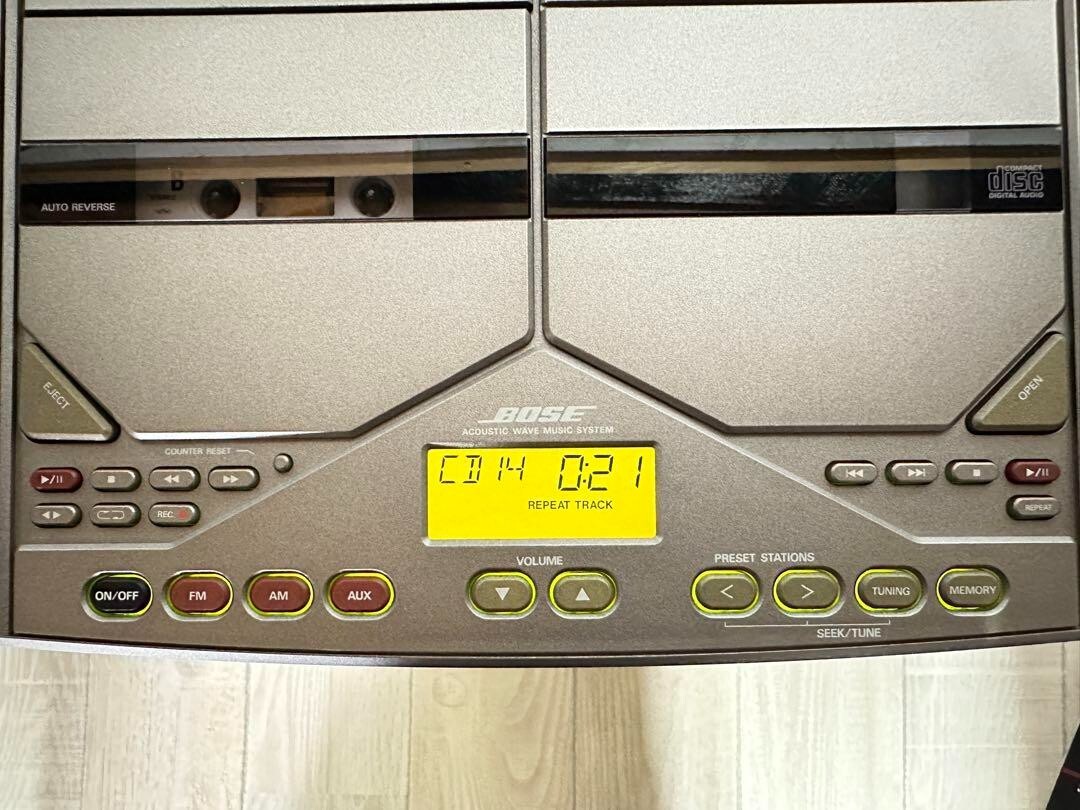 Bose Acoustic Wave Music System CD-Cassette Radio Bag Cable