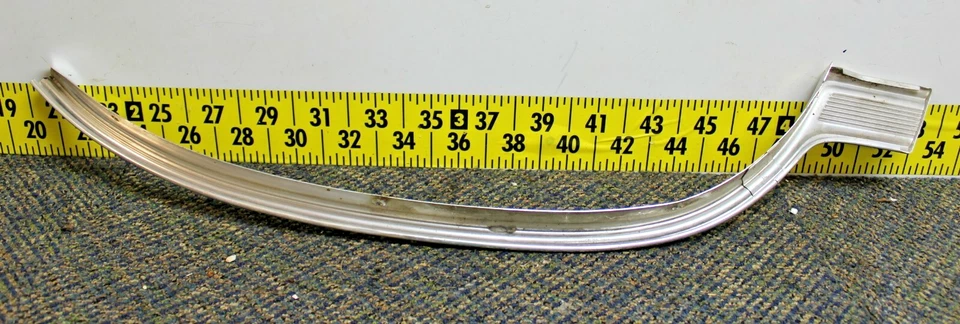 Dodge Monaco 1969 (Bin7) moldura de rueda trasera derecha Mopar OEM usada Foto 4 de 4