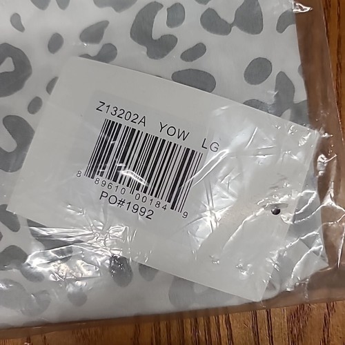 ZOE + CHLOE L Scrub Top White Leopard Print Z13202A Cattitude Faded Stripes - Picture 3 of 5