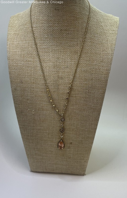 Vintage Monet Gold Tone Pink Teardrop Crystal Pendant Necklace 9.1g