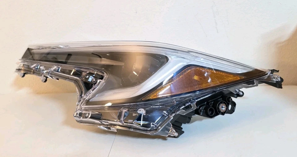 Conjunto de faros LED izquierdos Toyota Corolla 2024-2025 construido en Japón OEM 81150-12N20 Foto 2 de 4