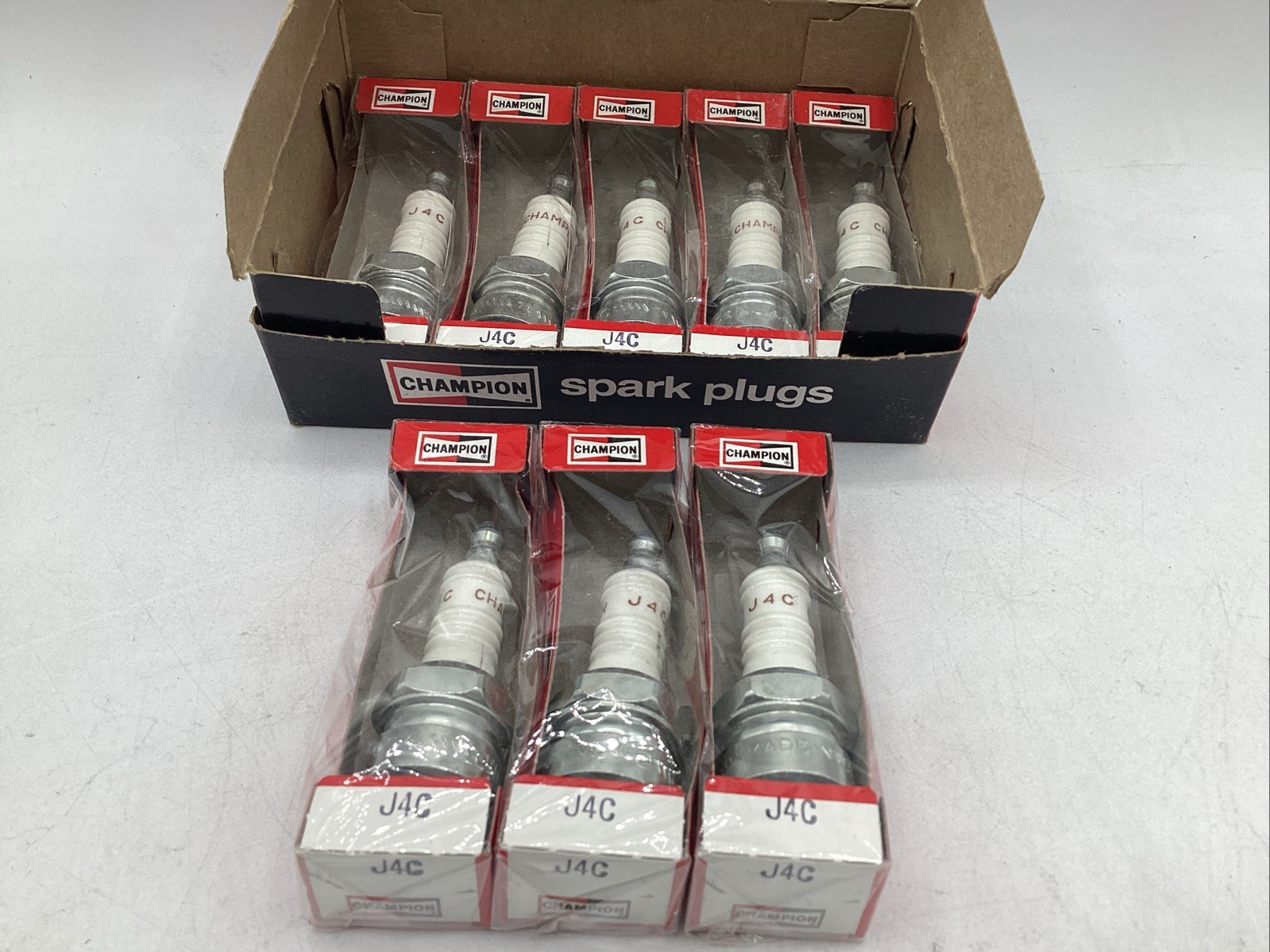 8 Champion J4C Spark Plugs No. 825 Copper Plus Engine Plug NEW